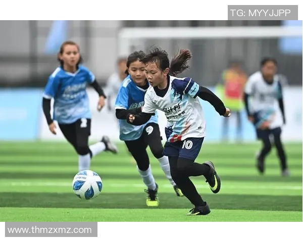 足球巨星退役揭秘：从绿茵场到人生新篇章的跨越与转型